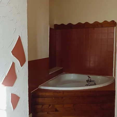 Elegance Perigourdine And Vendégház Sainte-Sabine-Born